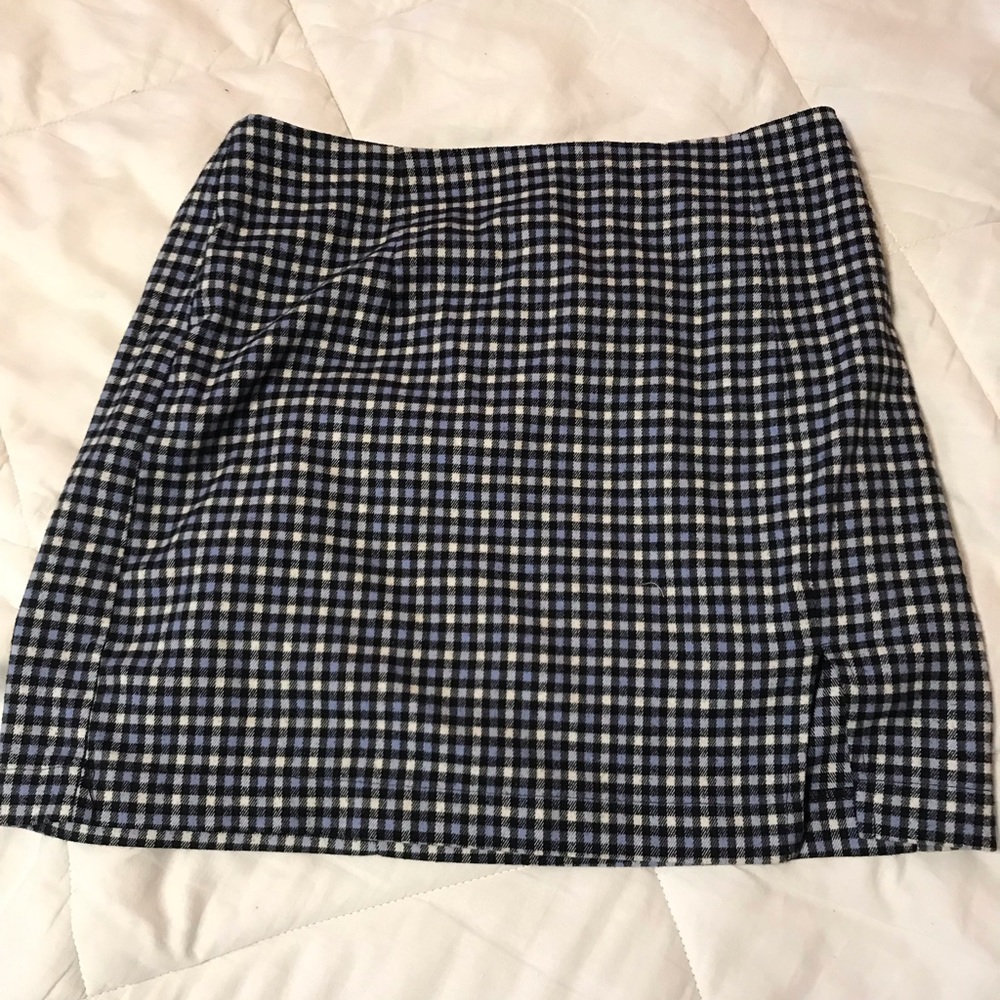 Plaid skirt with slit
